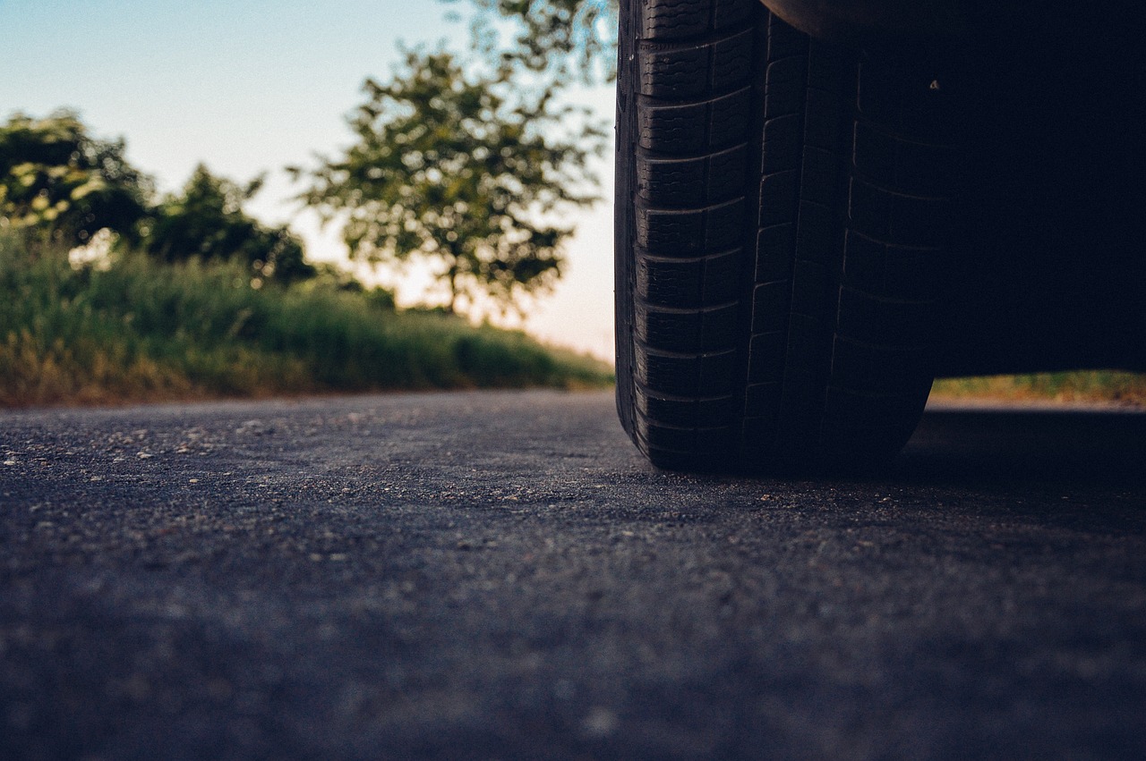 Quais os perigos de montar incorretamente os pneus do seu carro?