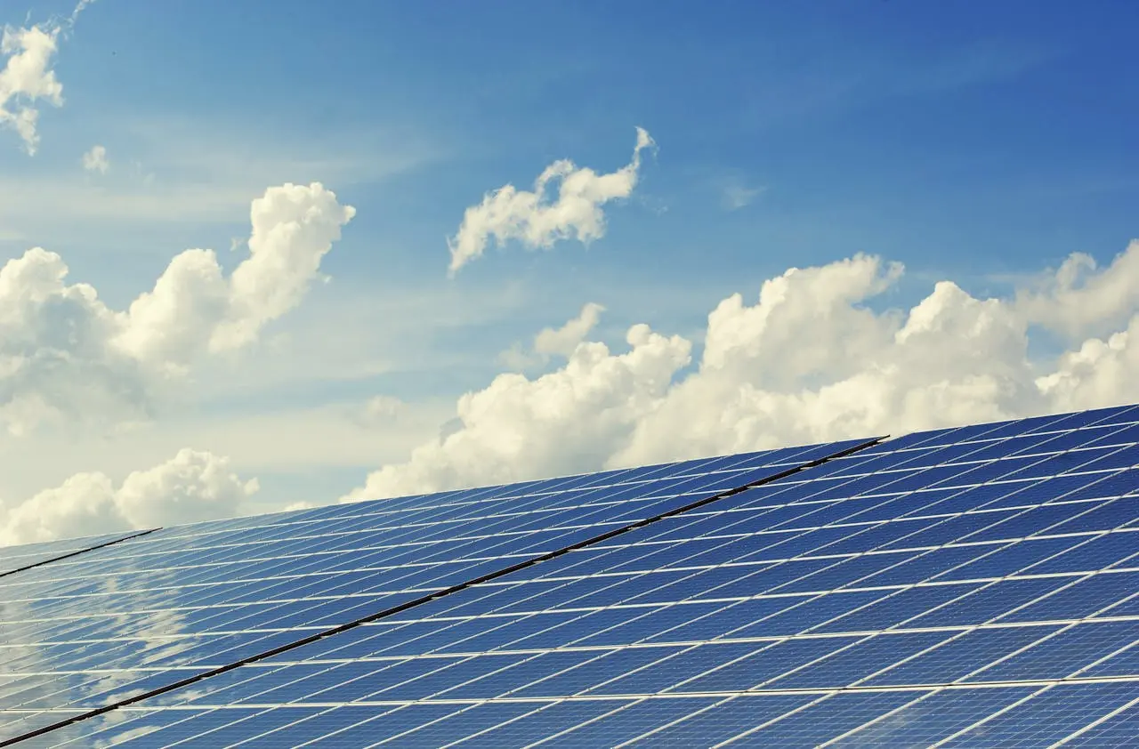 como integrar energia solar a sistemas existentes